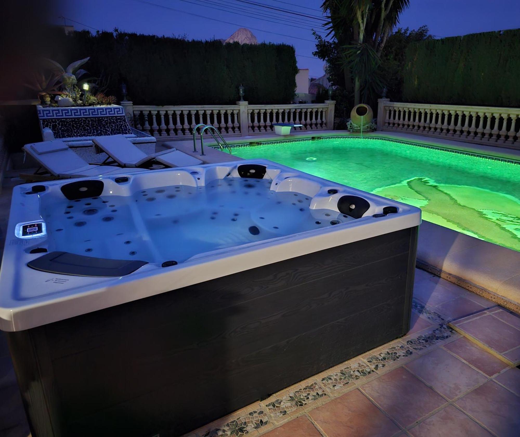Luxury Villa - Pool, Hot Tub, Aircon, Tvs, Home Cinema, Office, Gbit Internet, Sports Equipment カルプ エクステリア 写真