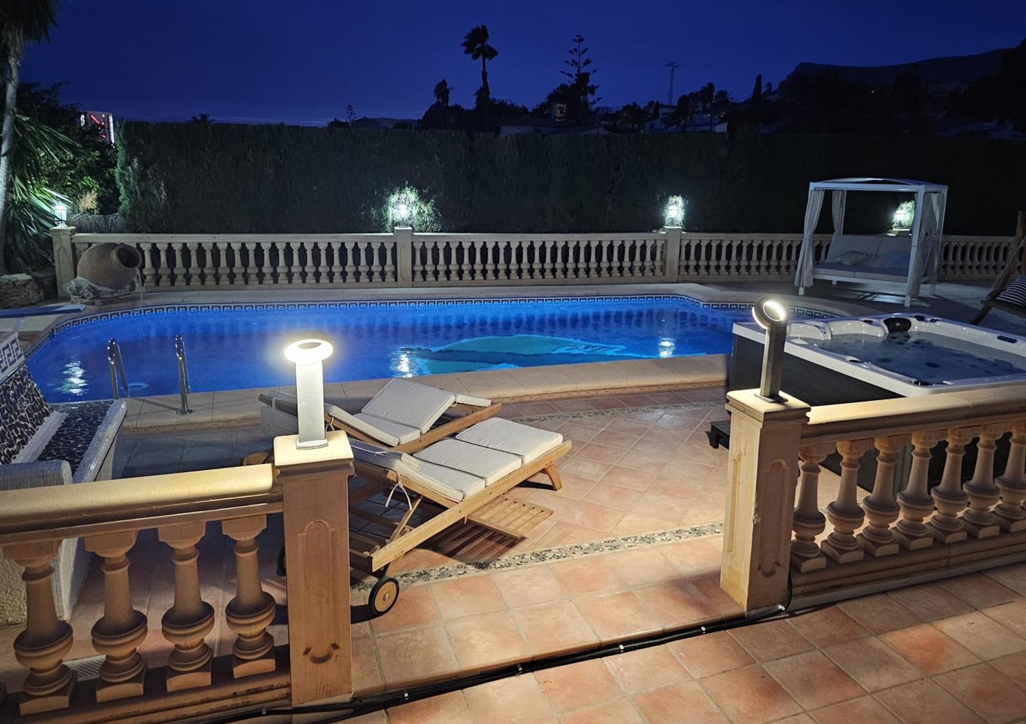 Luxury Villa - Pool, Hot Tub, Aircon, Tvs, Home Cinema, Office, Gbit Internet, Sports Equipment カルプ エクステリア 写真