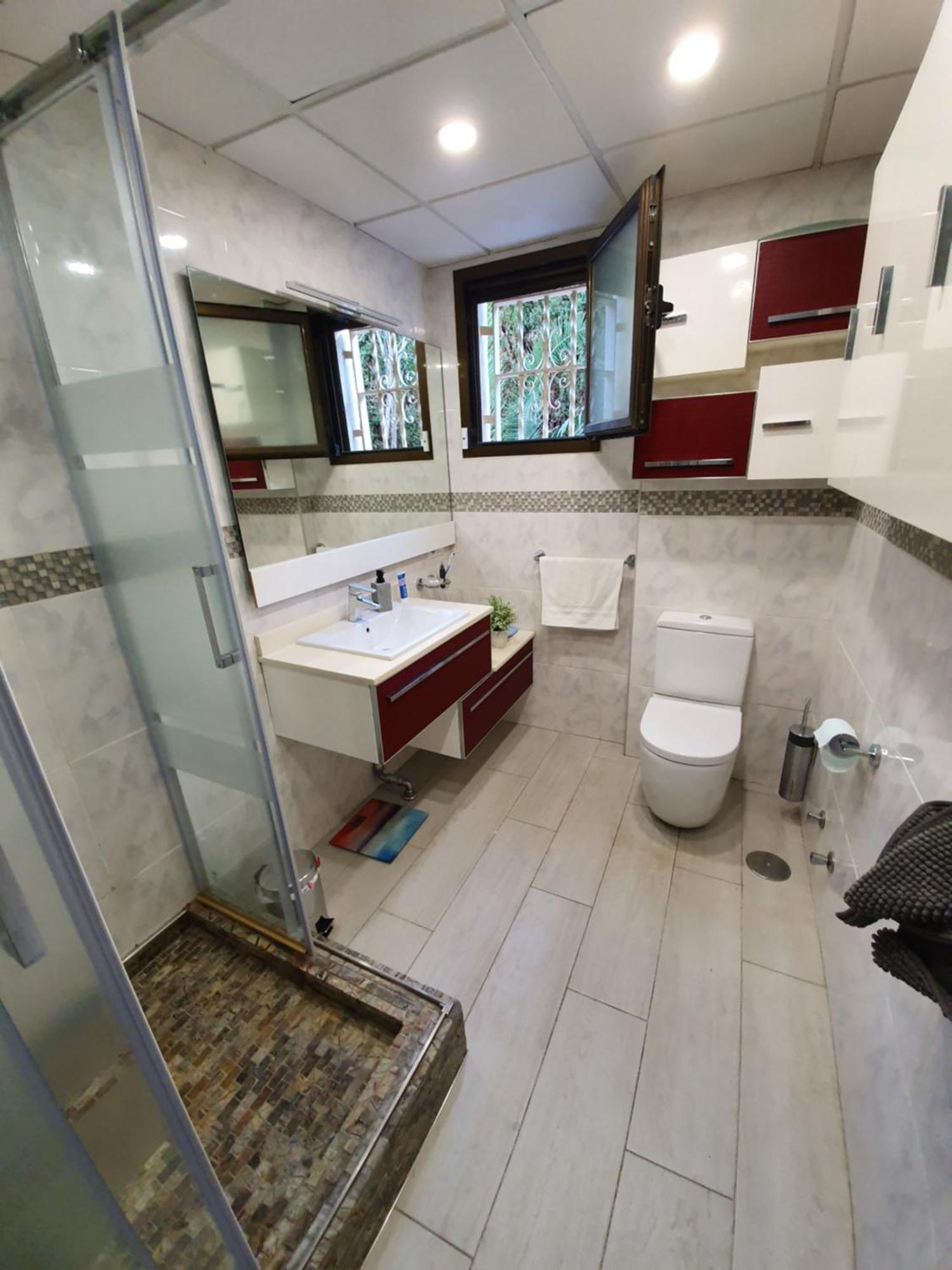 Luxury Villa - Pool, Hot Tub, Aircon, Tvs, Home Cinema, Office, Gbit Internet, Sports Equipment カルプ エクステリア 写真