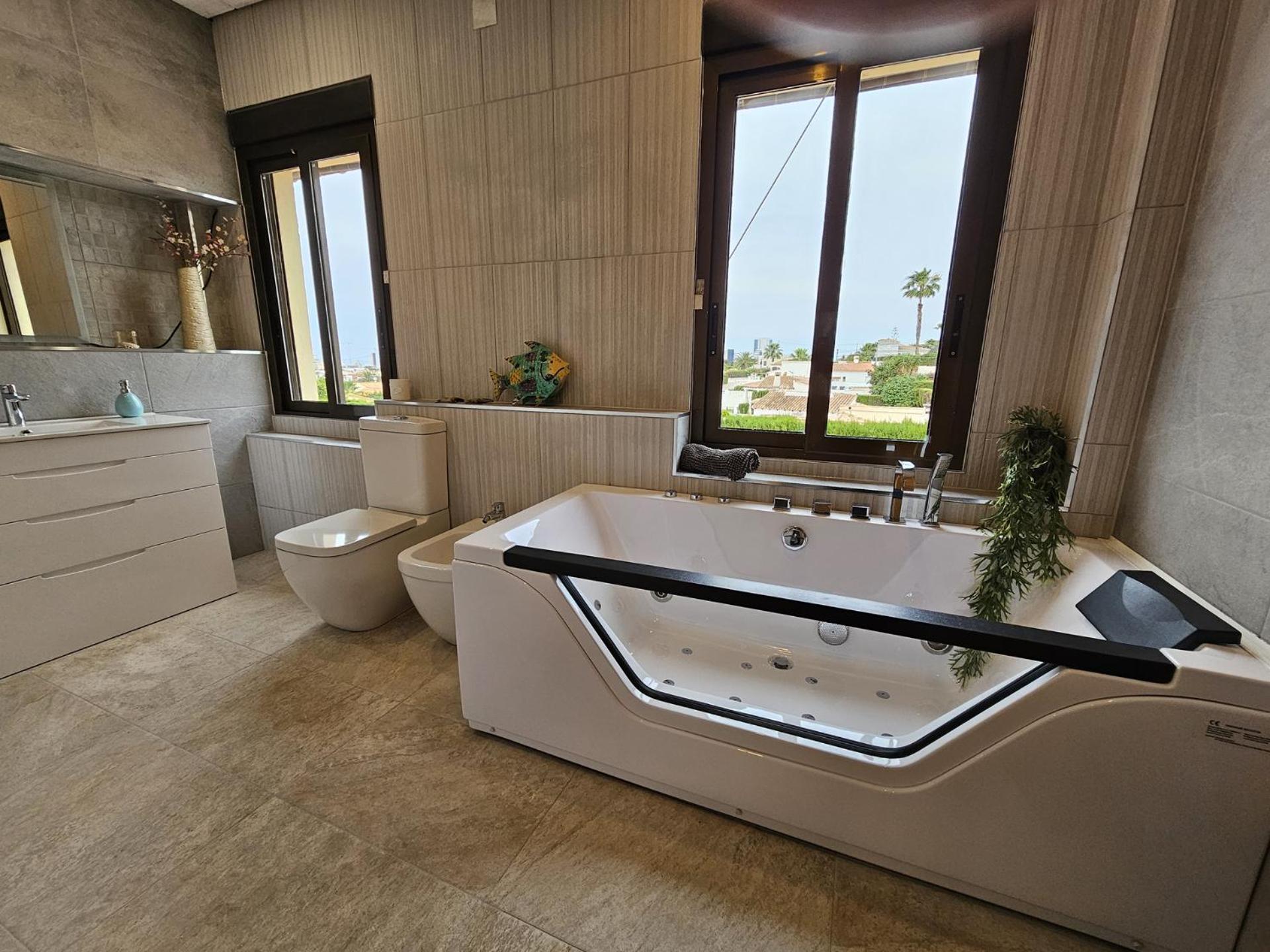 Luxury Villa - Pool, Hot Tub, Aircon, Tvs, Home Cinema, Office, Gbit Internet, Sports Equipment カルプ エクステリア 写真