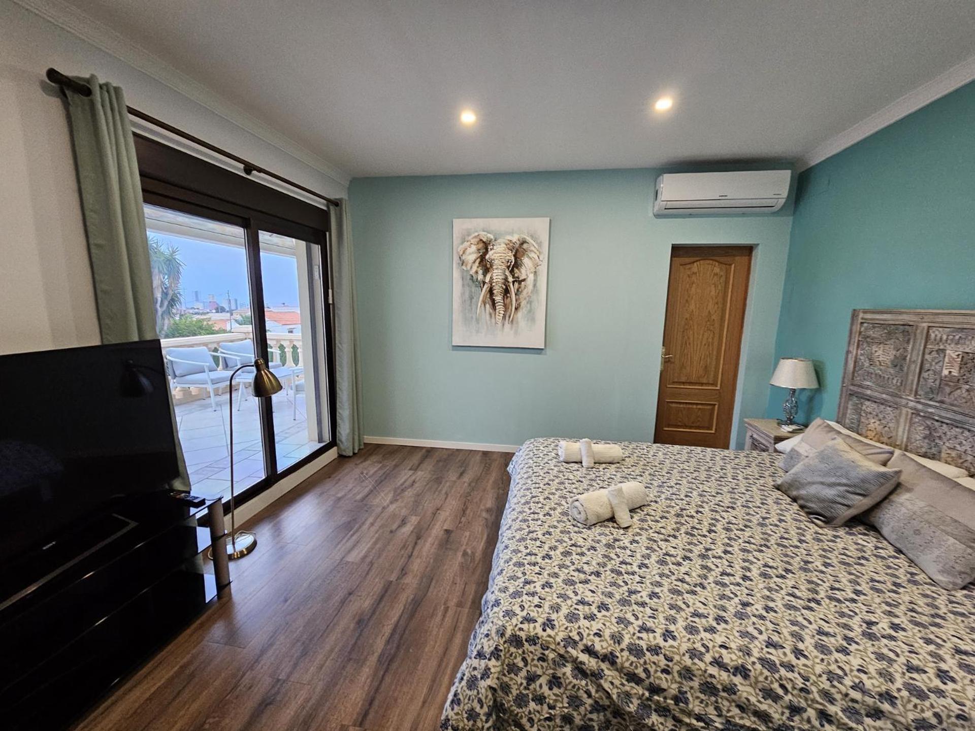 Luxury Villa - Pool, Hot Tub, Aircon, Tvs, Home Cinema, Office, Gbit Internet, Sports Equipment カルプ エクステリア 写真