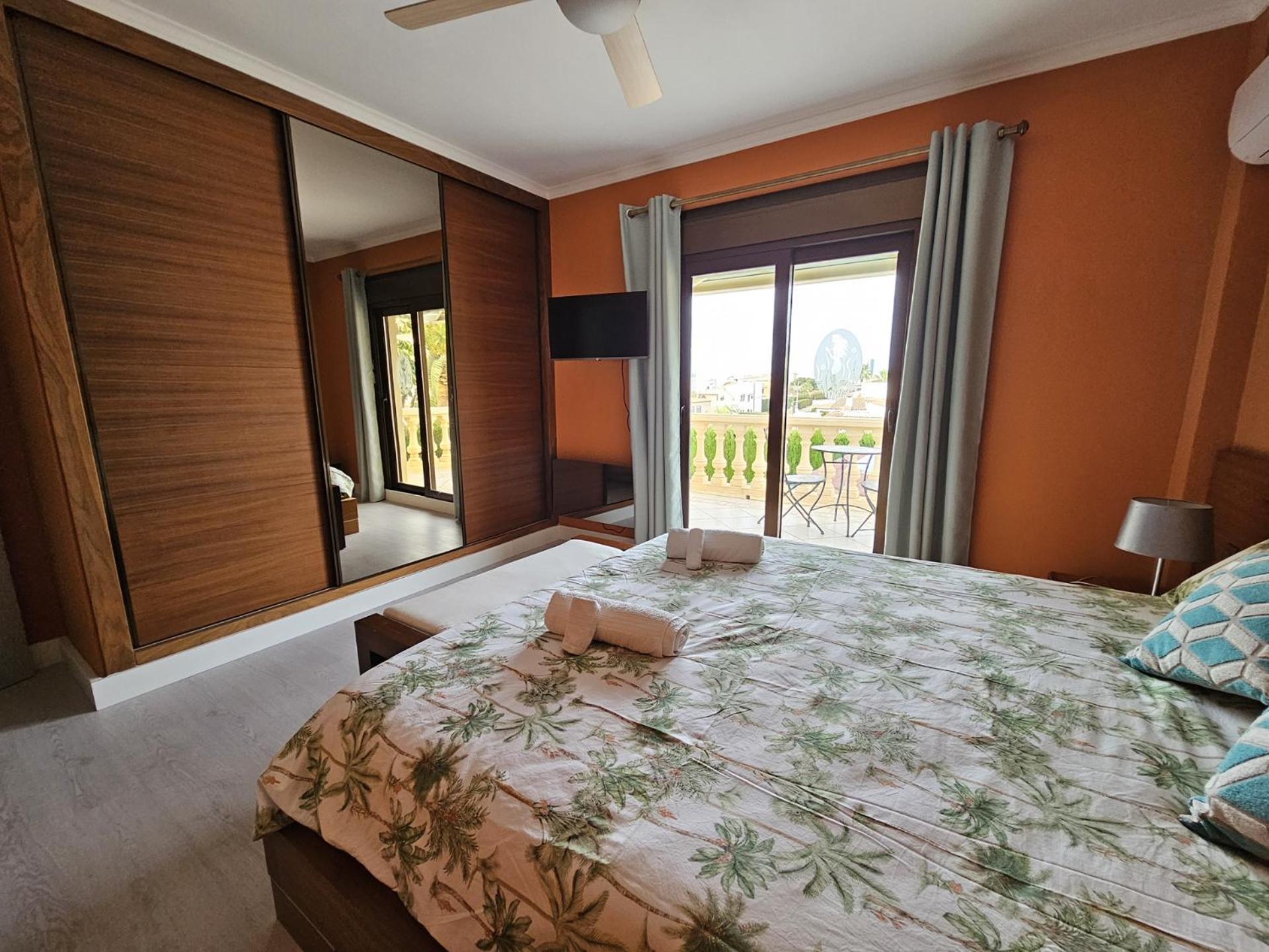 Luxury Villa - Pool, Hot Tub, Aircon, Tvs, Home Cinema, Office, Gbit Internet, Sports Equipment カルプ エクステリア 写真